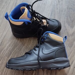 KIDS BOYS NIKE AIR BOOTS ATHLETIC SHOES SIZE 13C